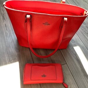 COACH F58846 Women's Crossgrain Large Street Tote And matching wallet - Salmon